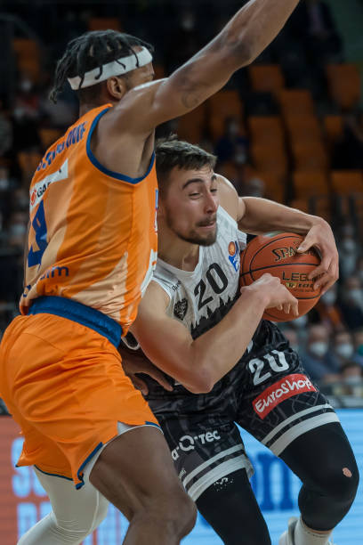 革为7战4 革为7战4